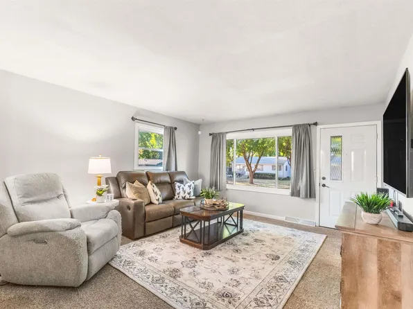 3912 E 7th St, Sioux Falls, SD 57103