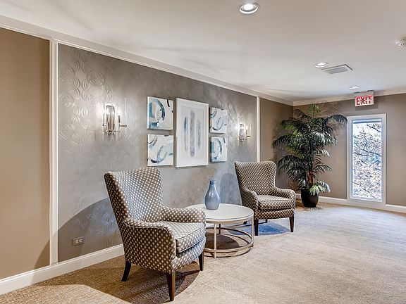 4th image of 1 Oak Brook Club Dr #30