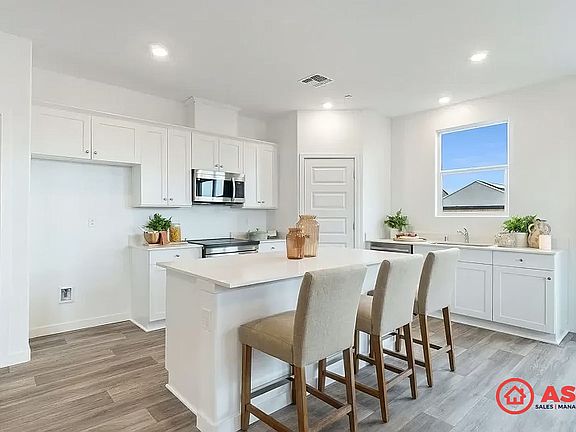 3rd image of 3125 Riverwood Park Dr