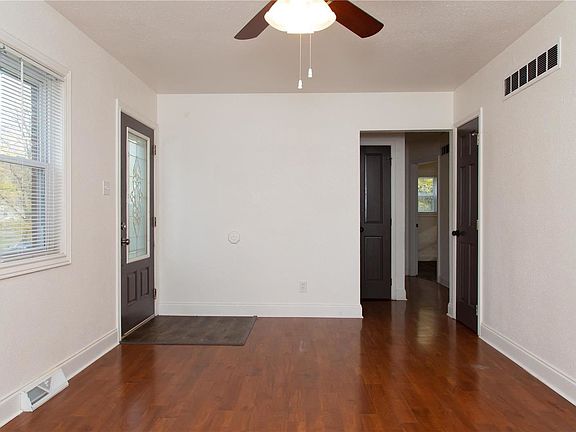 5th image of 9740 Lilac Dr