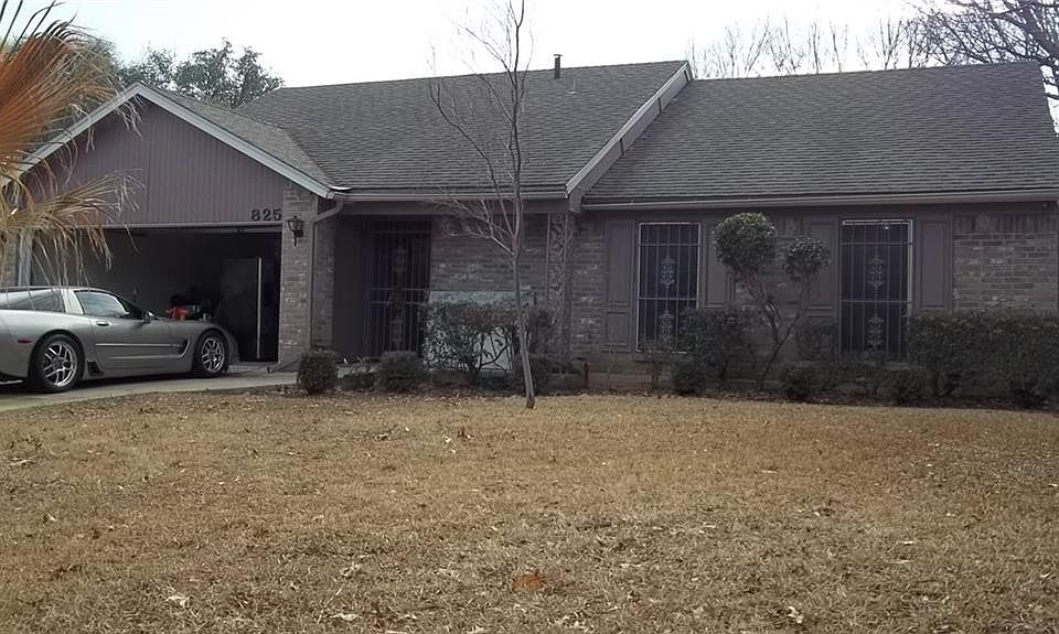 1st image of 825 Woodhaven Ln