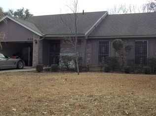 825 Woodhaven Ln, Grand Prairie, TX 75052