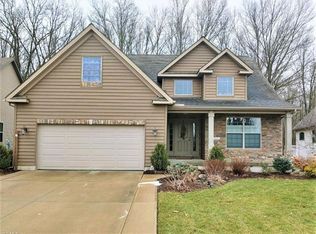 325 Copper Crk, Amherst, OH 44001