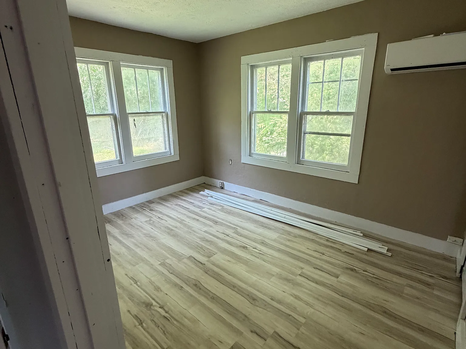4 bed, 1.5 bath, 1900 sqft, $2,000 — Photo 4