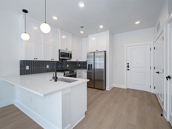 4th image of 3000 Duval St #206