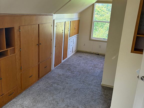 2nd image of 2803 SE Balfour St