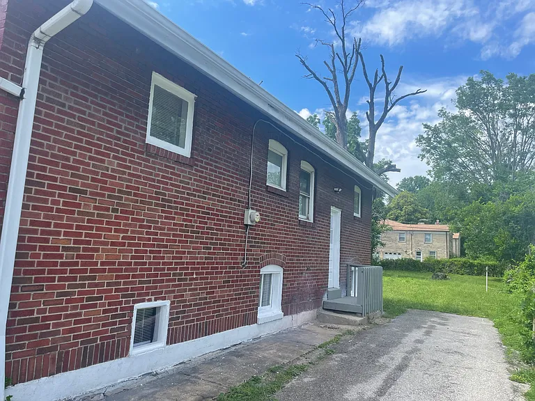 8229 Page Ave — Photo 7