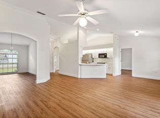 203 Maki Rd, Plant City, FL 33563