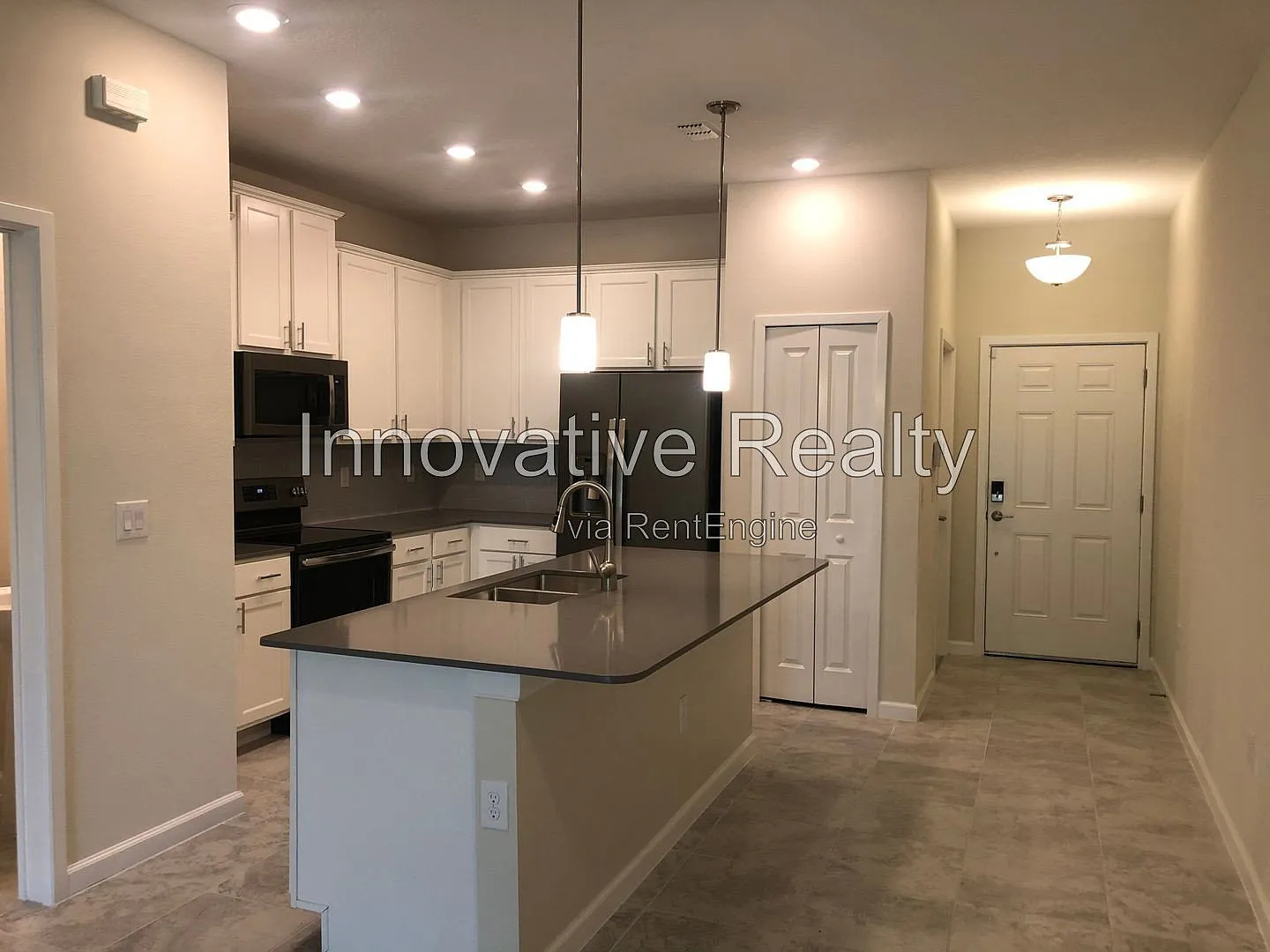 3 bed, 2.5 bath, 1284 sqft, $2,285 — Photo 2