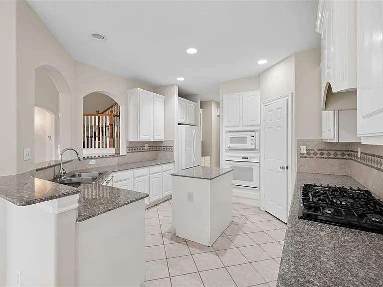 6414 Pinewood Trace Ln — Photo 9