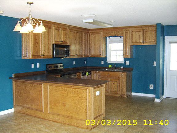 4th image of 158 Hilltop Cir