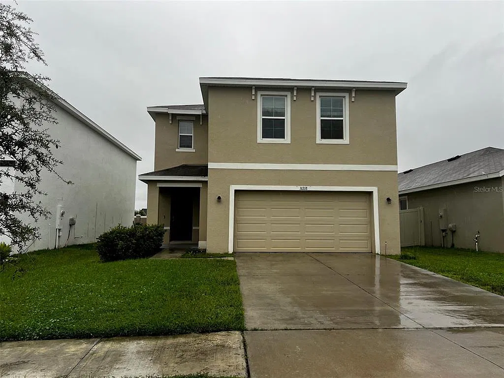 4 bed, 2.5 bath, 2260 sqft, $2,580 — Photo 2