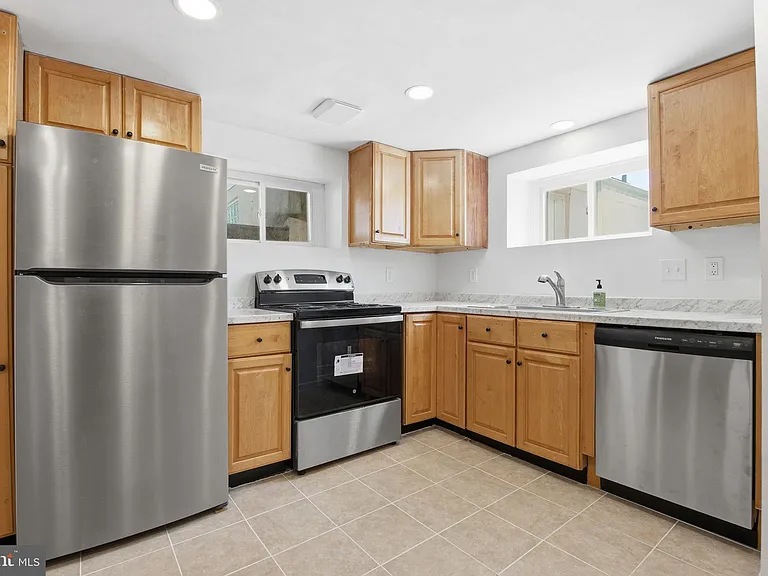 2301 Bayside Dr — Photo 9