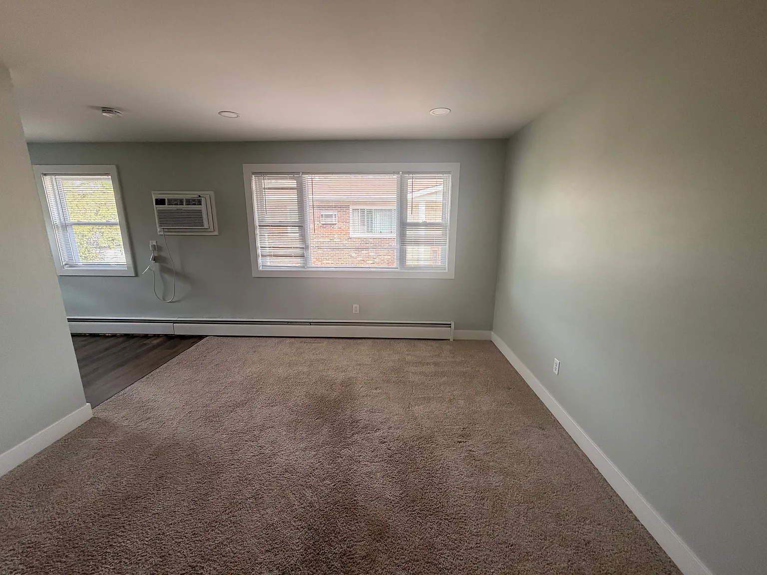 2 bed, 950 sqft, $1,345 — Photo 3