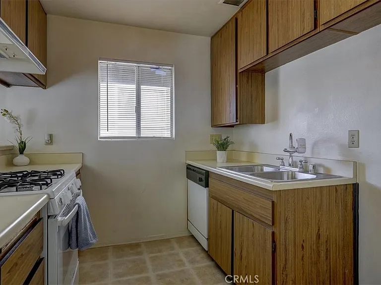 615 Utica Ave #4 — Photo 10