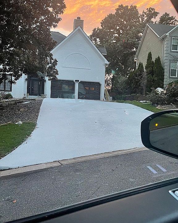 1st image of 410 N Pine Dr