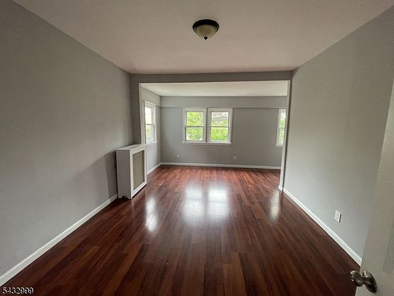 3rd image of 8 Treacy Ave