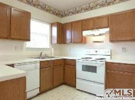 4th image of 2411 Encino Cedros