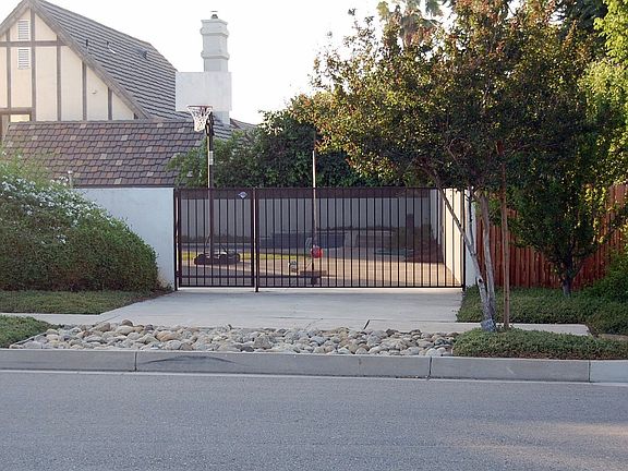 3rd image of 629 Casa De Leon Ln