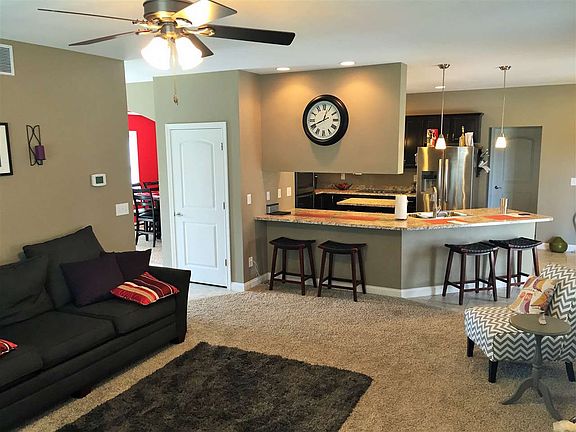 5th image of 643 Whittier Dr