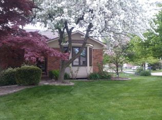 47656 Meadowbrook Dr, Macomb, MI 48044