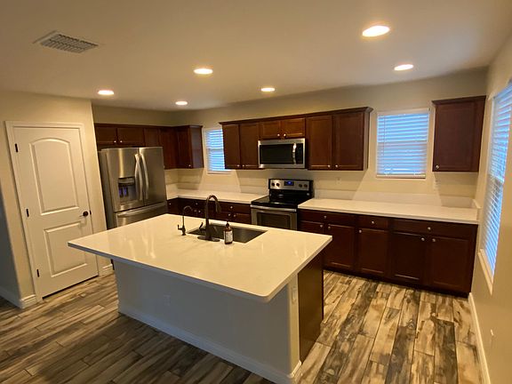 3rd image of 1506 N Banning