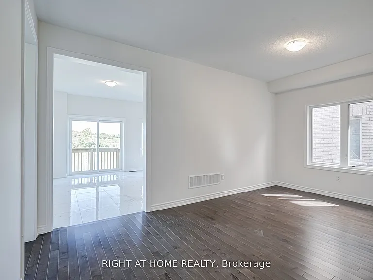 96 Connell Dr — Photo 5