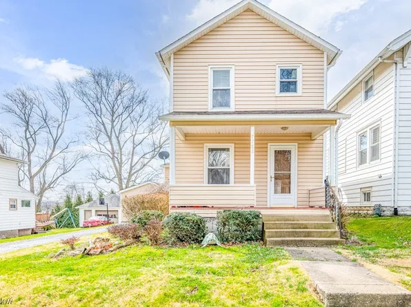 7782 Arthur St, Masury, OH 44438