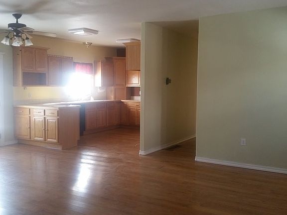 5th image of 2523 Valley Ave