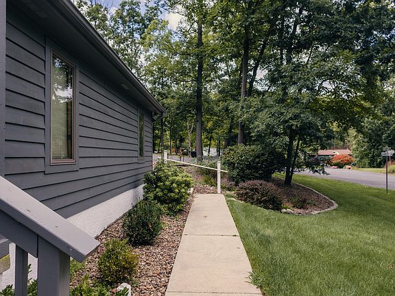 4th image of 307 Baker Ln