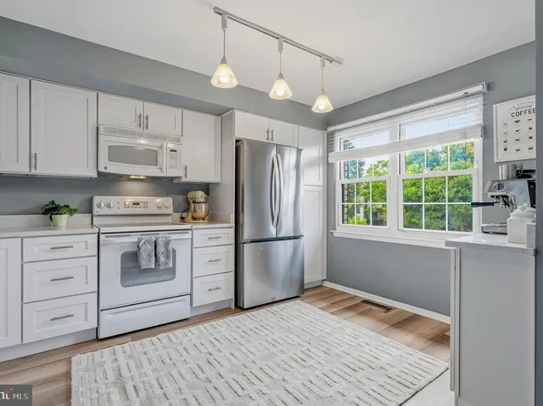 21 Theo Ln #21, Towson, MD 21204