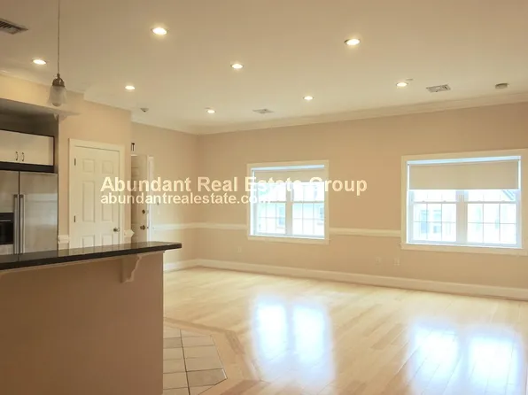 473 Revere Beach Pkwy APT 1, Revere, MA 02151
