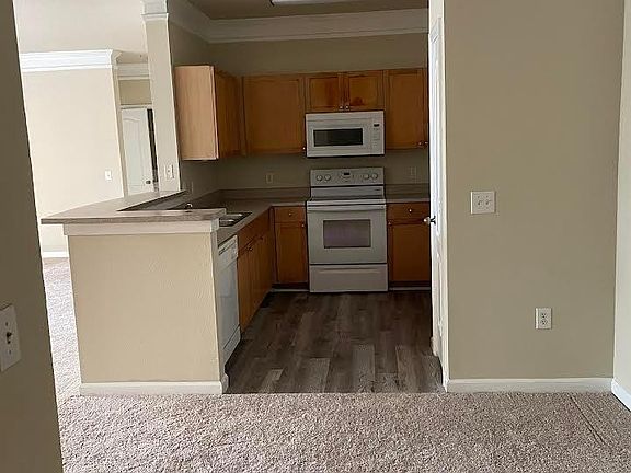 5th image of 8818 Villa View Cir #10207