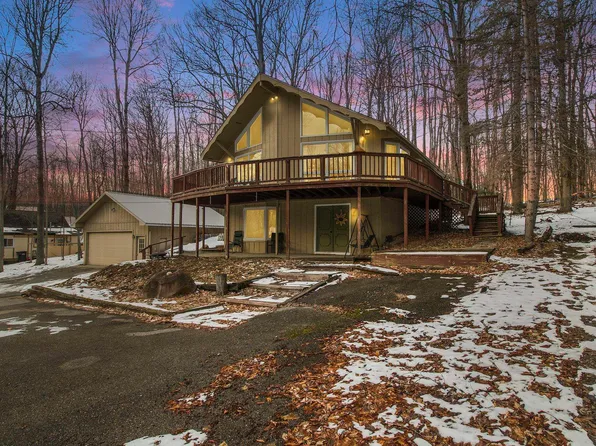 9530 Golf Port Dr, Stanwood, MI 49346