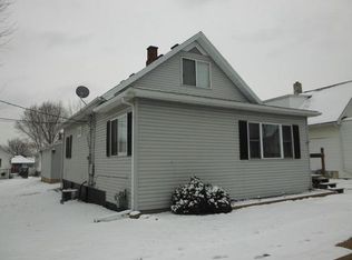 420 9th St, Peru, IL 61354