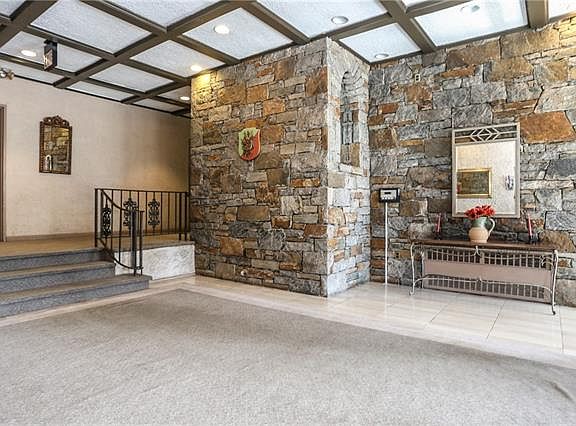 2nd image of 25 Franklin Ave APT 3C