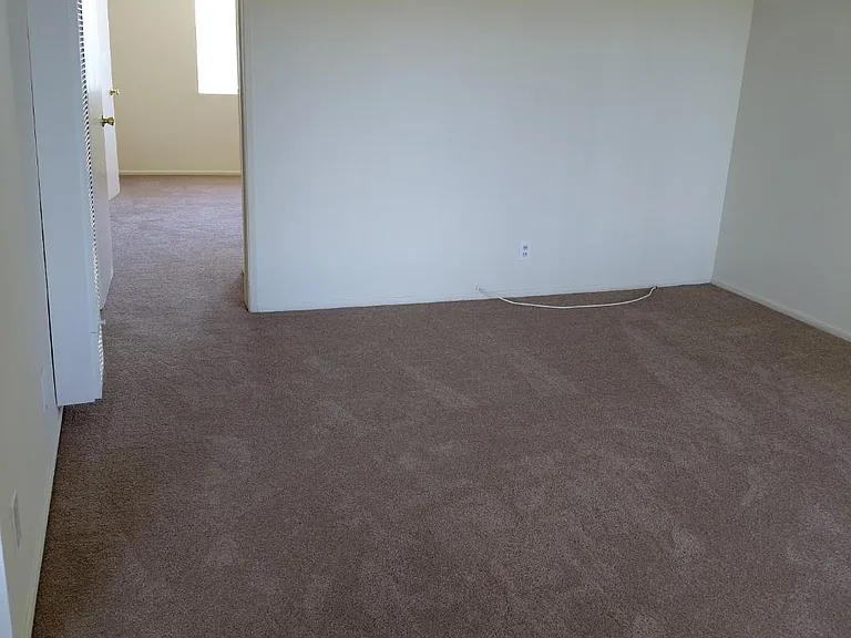 Berkley Square Apartments — Photo 6