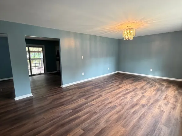 21 Berg Ave, Hamilton, NJ 08610