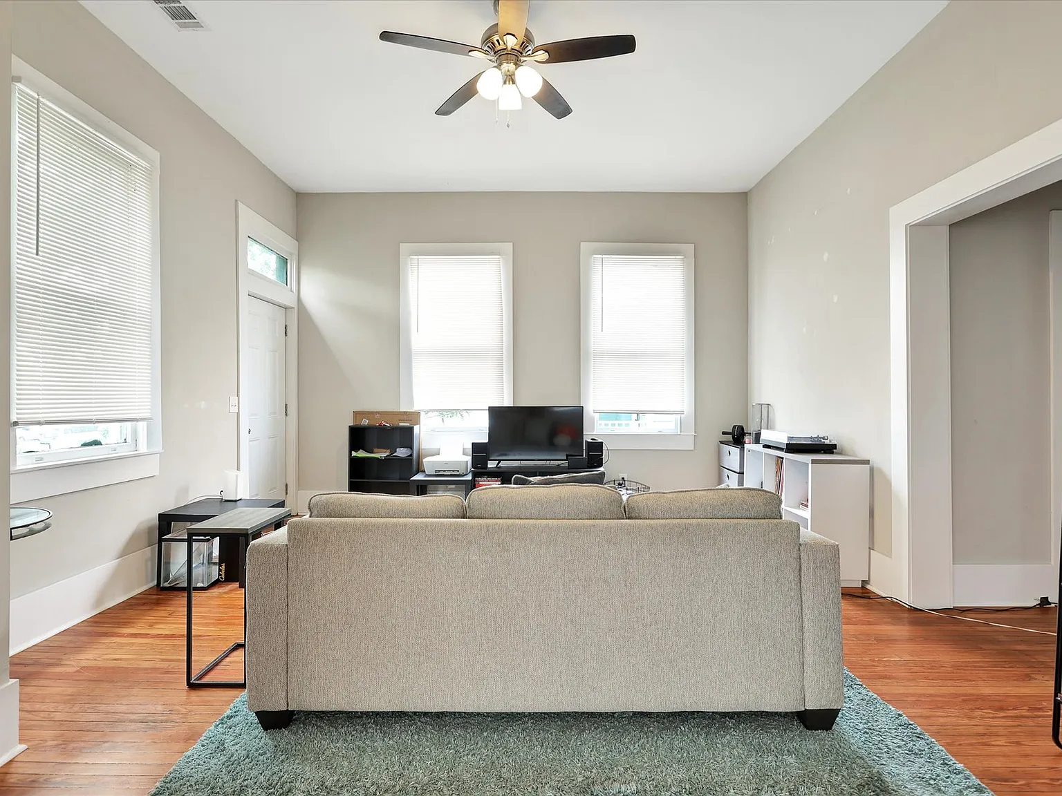 3 bed, 1409 sqft, $2,600 — Photo 4