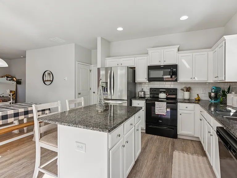 566 Skye Dr — Photo 8