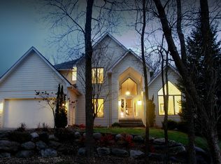 4852 Woodhurst Ln, Minnetonka, MN 55345
