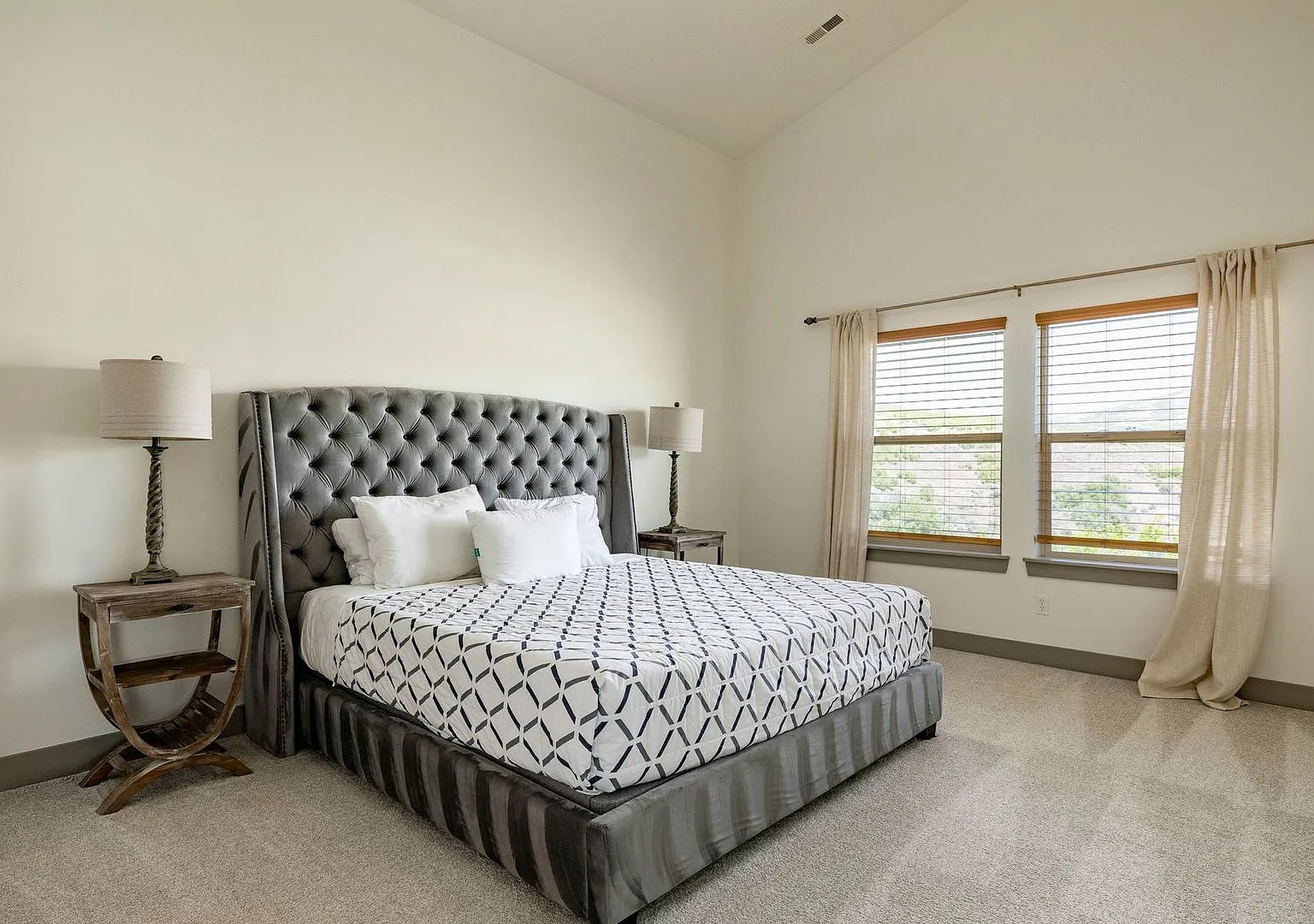 Furnished Mayflower Town Home- Available Now — Photo 4