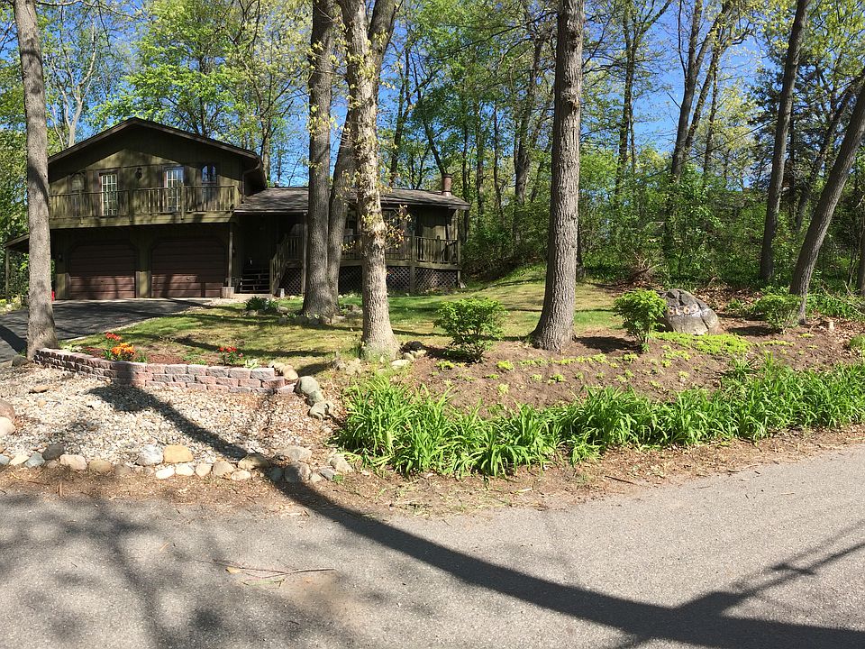 Lovely wooded feel