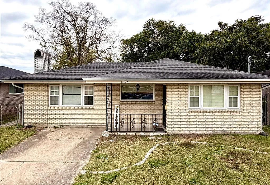3 bed, 1.0 bath, 1273 sqft, $1,750 — Photo 1