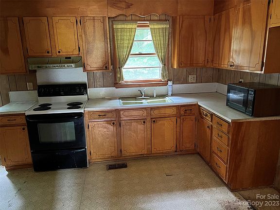 4th image of 2053 Green Oak Dr