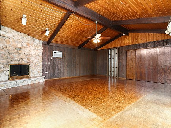 3rd image of 6635 W 88th St