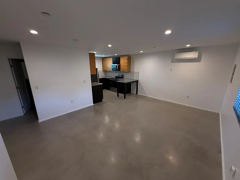 19237 Linnet St #19237 — Photo 13