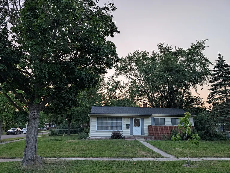 2734 Hampshire Rd — Photo 1