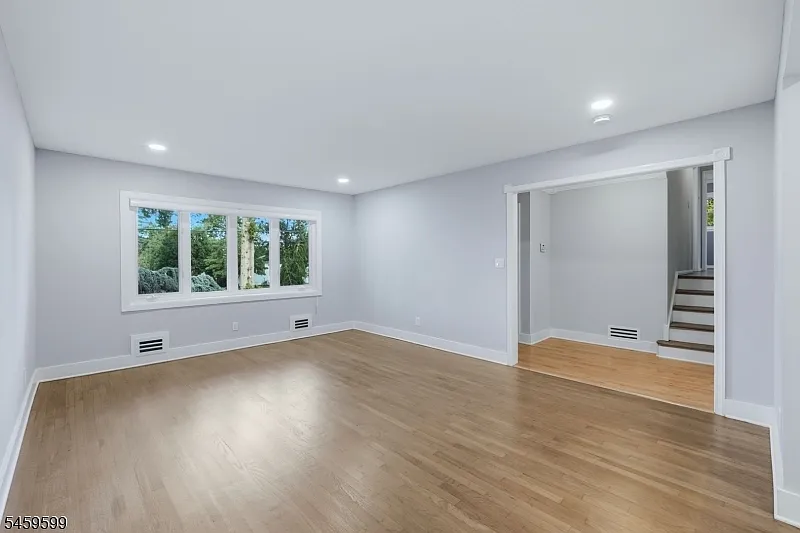 3 bed, 2.5 bath, $5,965 — Photo 2