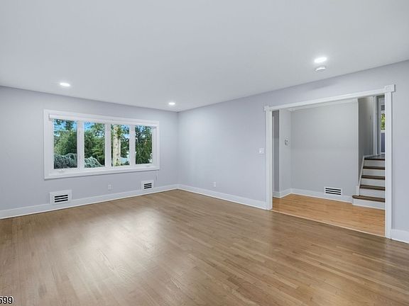 2nd image of 158 Morningside Rd